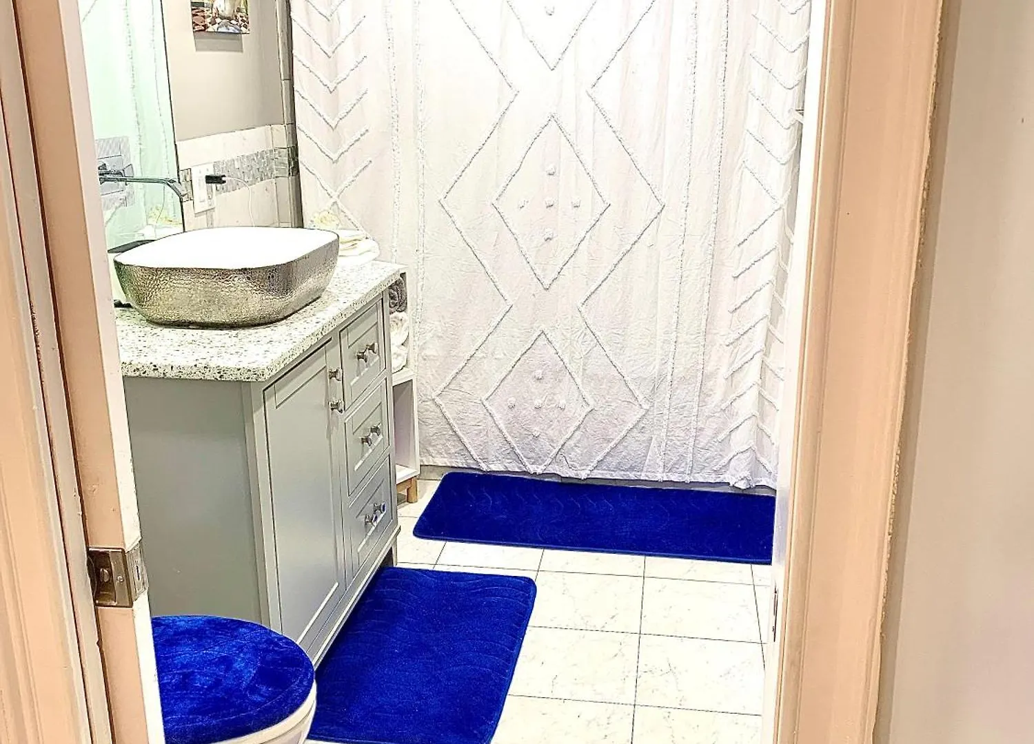 Apartment 3 Bedroom Large Backyard New York